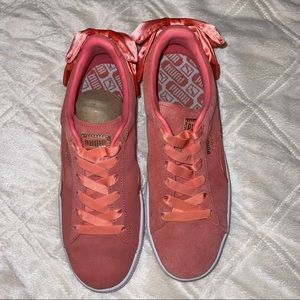 Brand new peach puma sneakers size 8.5